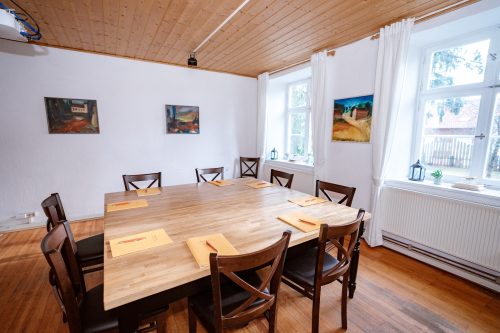 Gruppenraum im Forsthaus der EVENTbühne in Kimratshofen